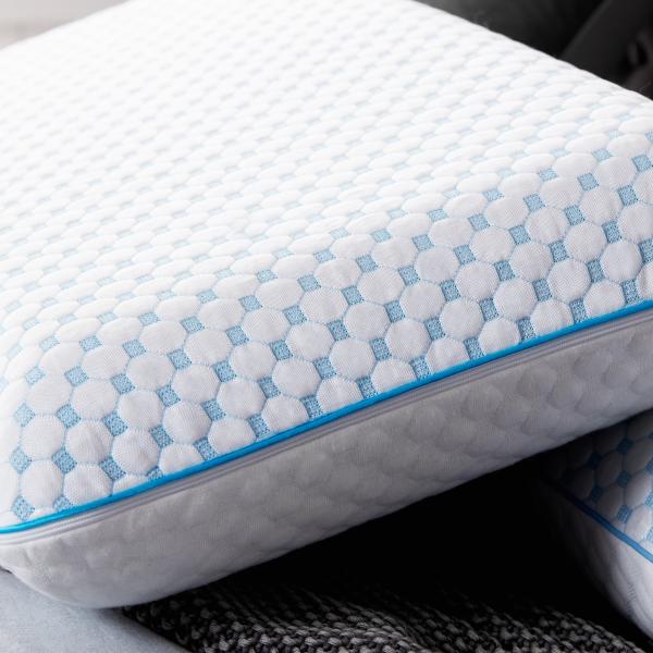HYPERCHILL™ TECHNOLOGY GEL MEMORY FOAM PILLOW + REVERSIBLE COOLING COVER