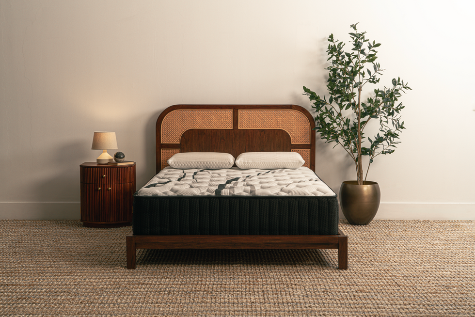 Chill™ 14" Medium Advanced Cooling Hybrid Mattress