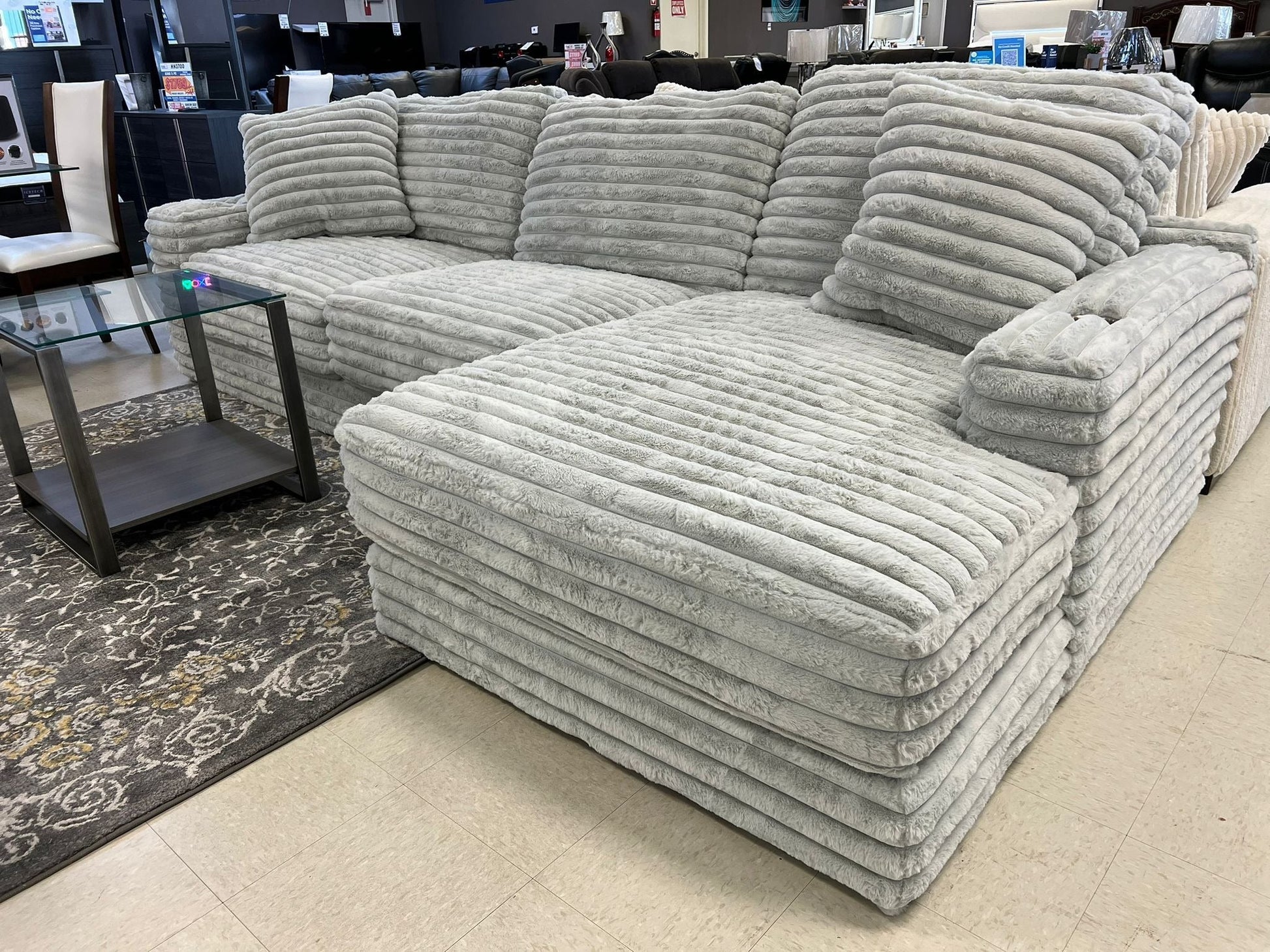 Comfrey Gray Sectional W/Cupholders - Mattress on Demand