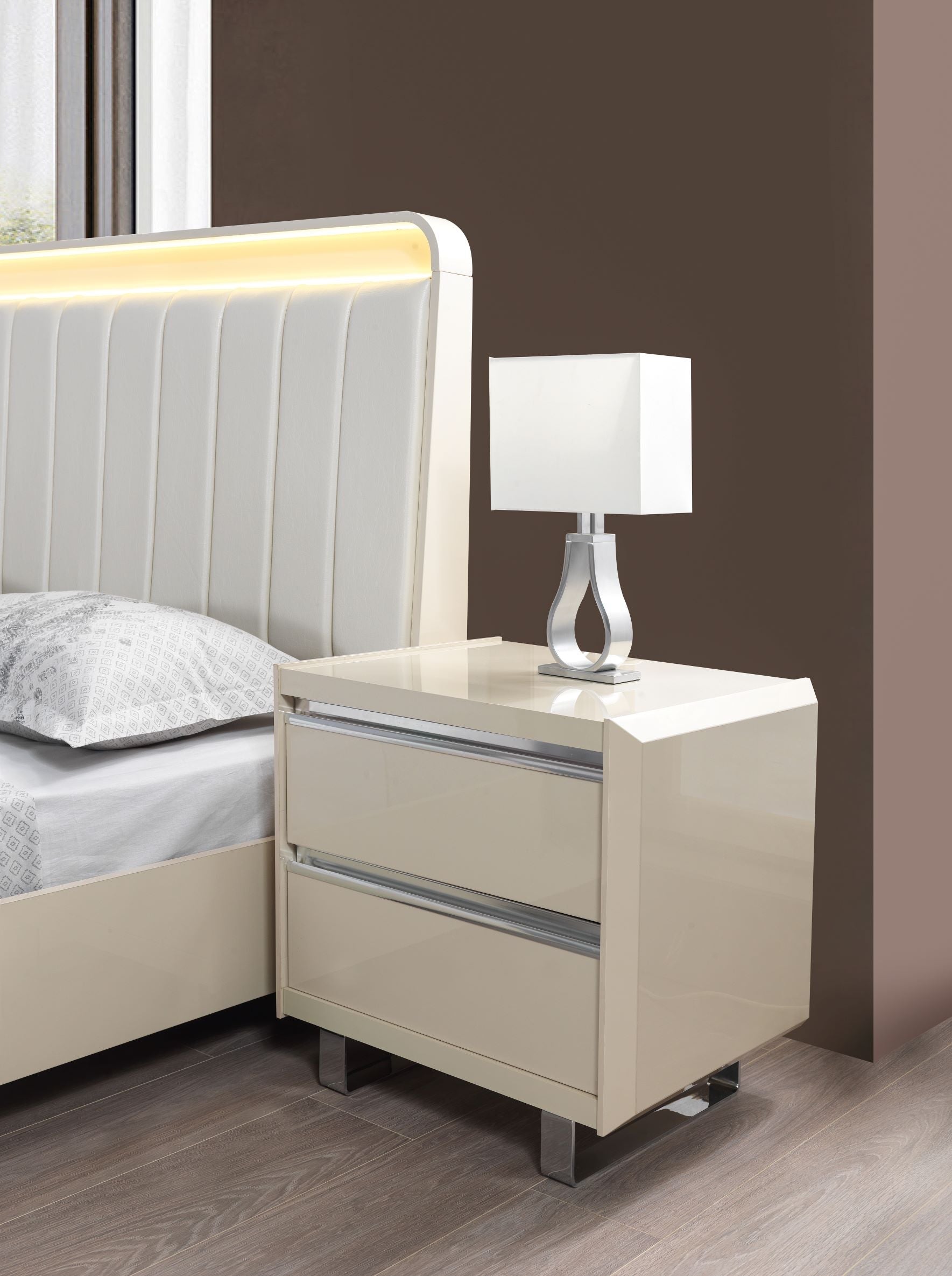 Viola Cream High Gloss Lacquer 4-Piece Queen Bedroom Set - Mattress on Demand